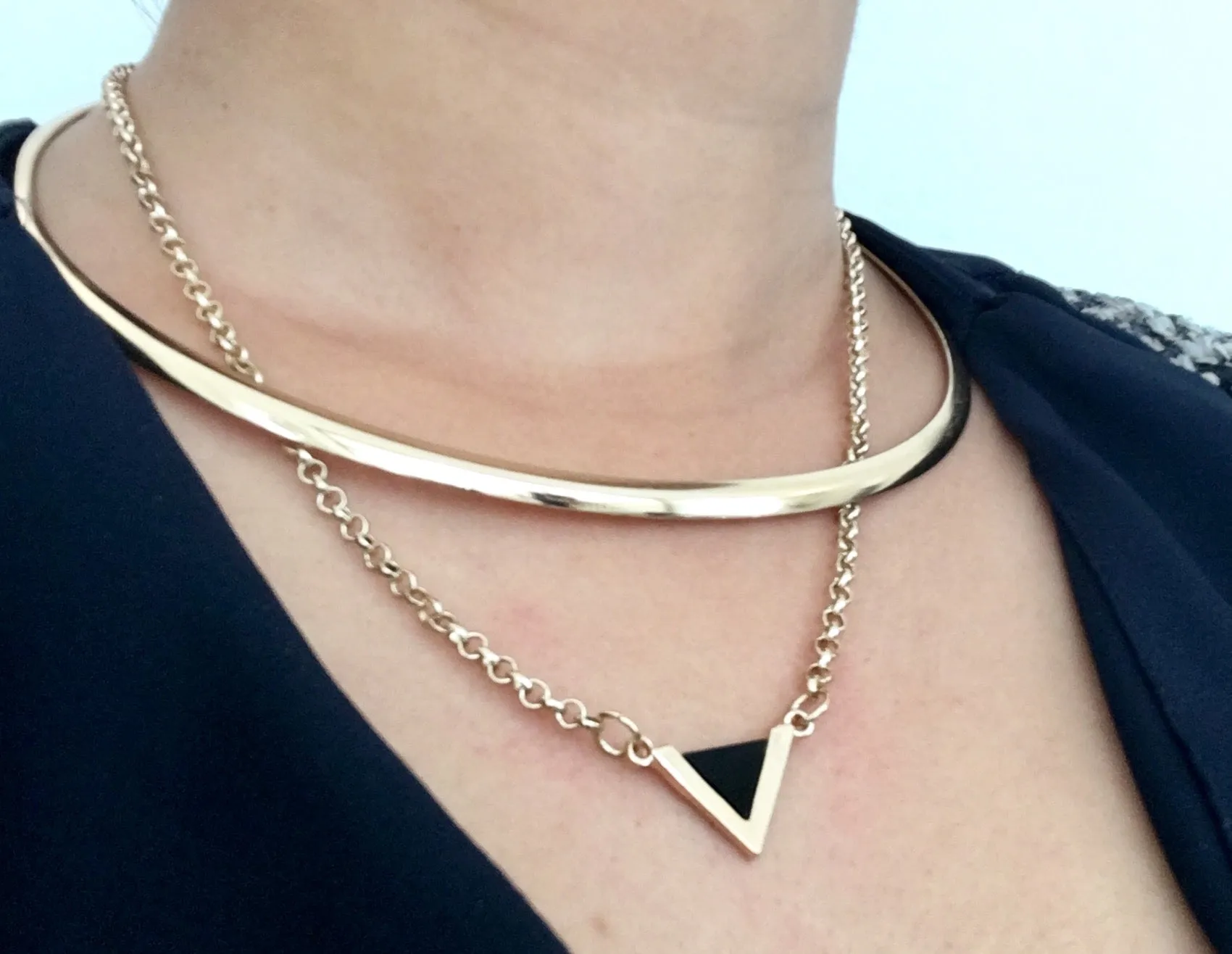 BLACK TRIANGLE MULTI LAYER SHORT CHOKER NECKLACE