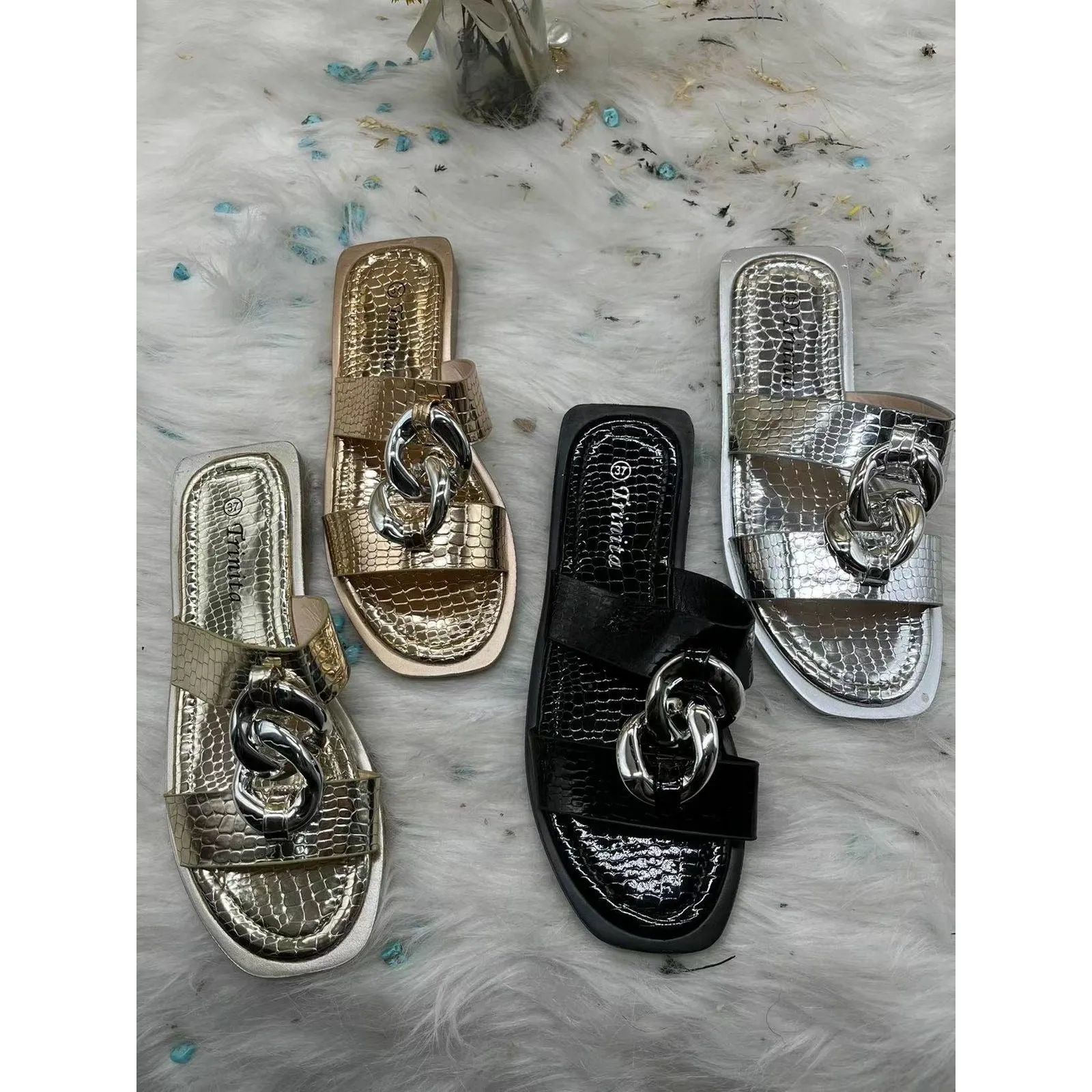 Comfortable Stylish Design Diamond Shiny Sandal