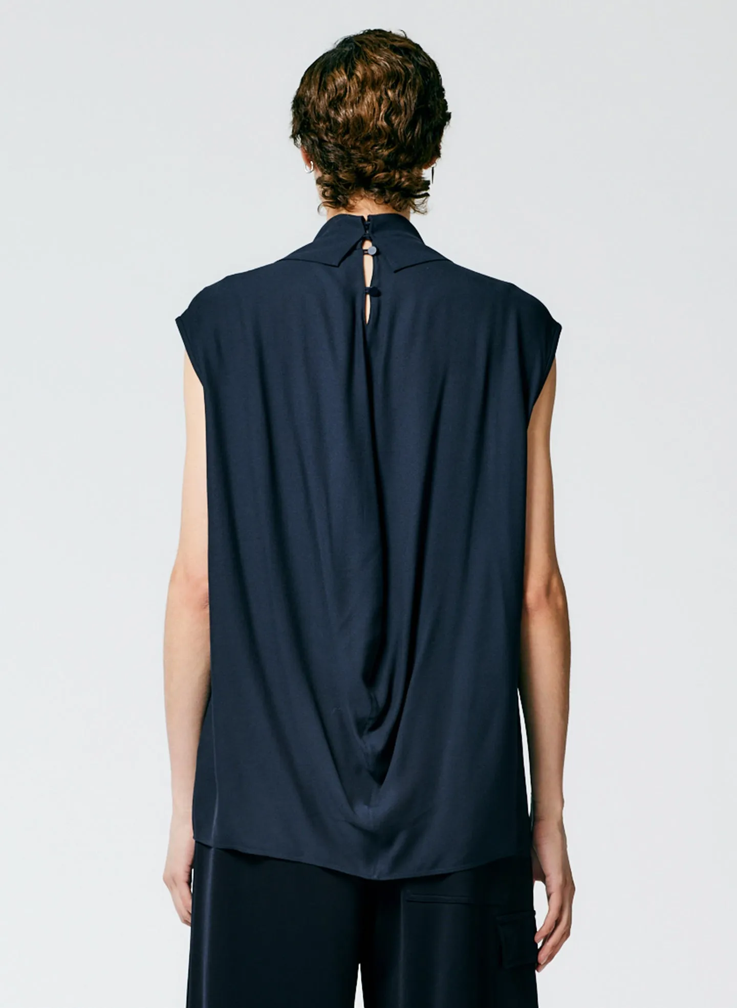 Feather Weight Eco Crepe Sleeveless Davenport Sculpted Shirt