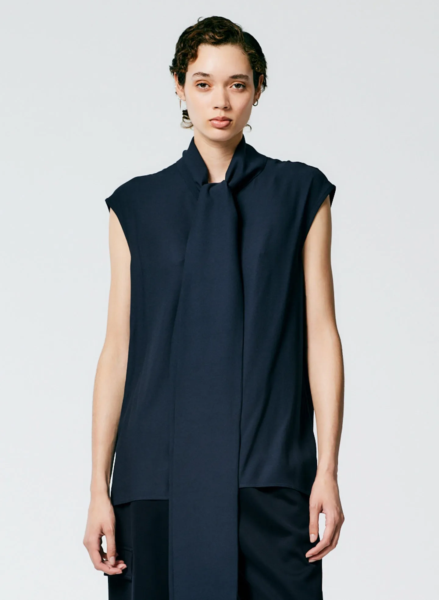 Feather Weight Eco Crepe Sleeveless Davenport Sculpted Shirt