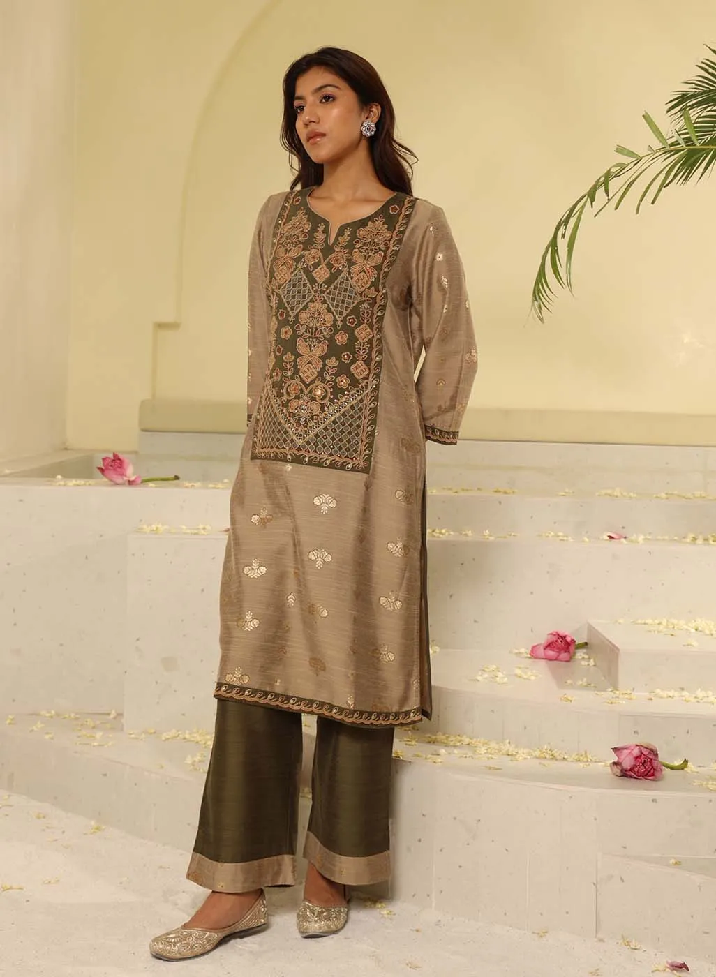 Green Embroidered Textured Fabric Kurta Set