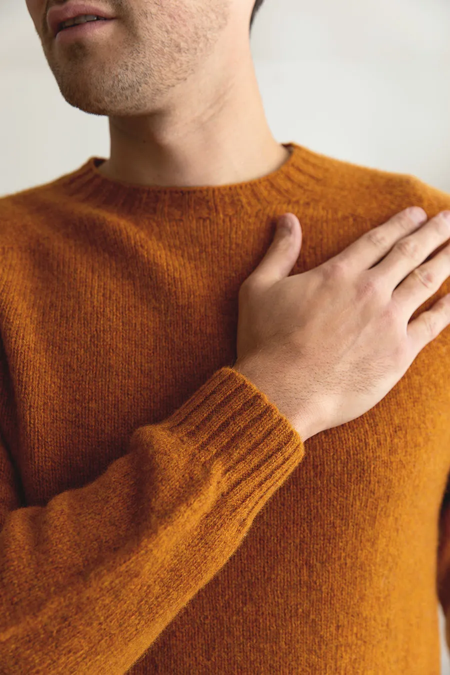 Mens Seamless Saddle Shoulder Shetland Jumper - Orange