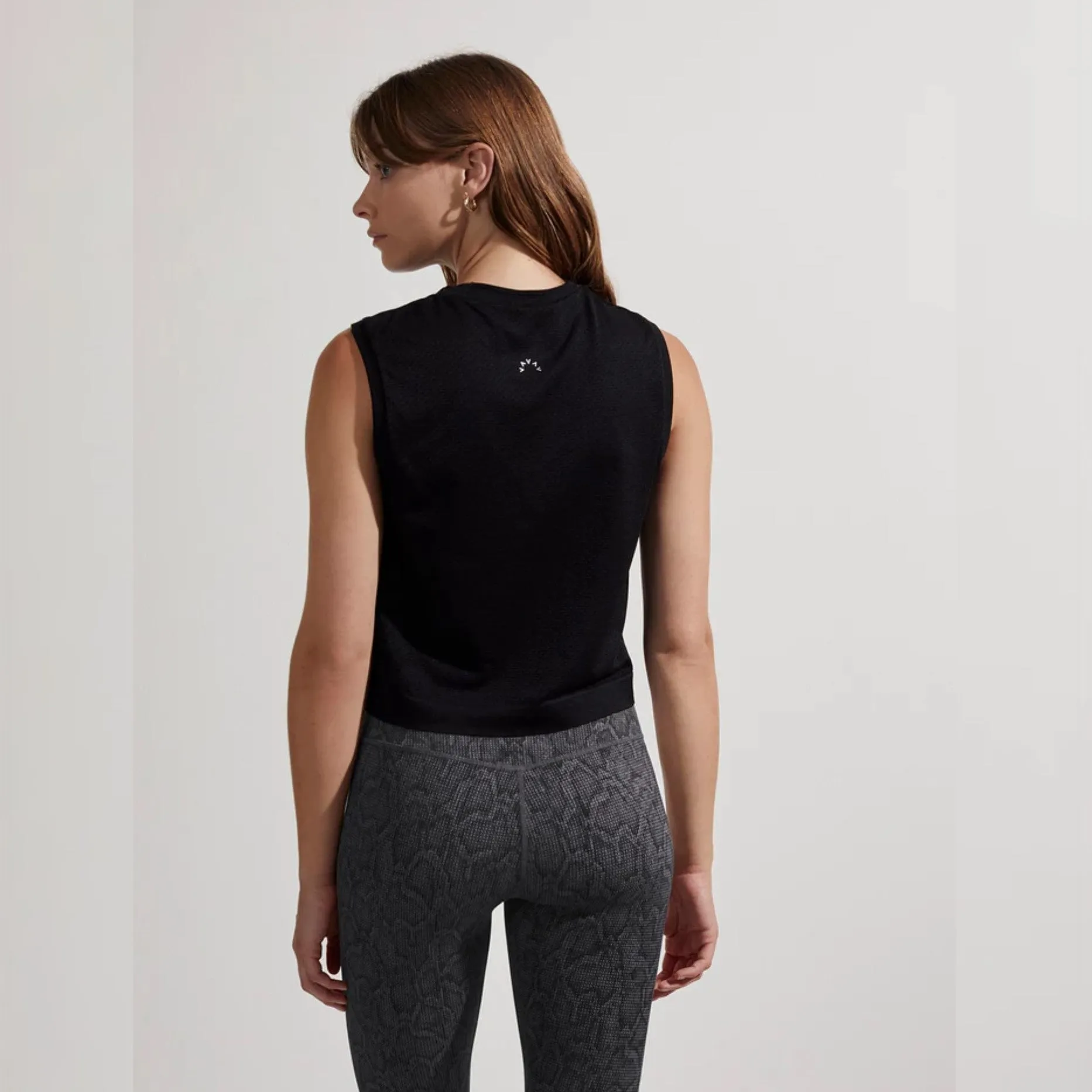 Page Seamless Crop Tank